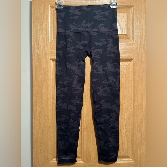 SPANX Look at Me Now Seamless Leggings Camo Print Support Athleisure Gym XL NWT - Picture 8 of 14